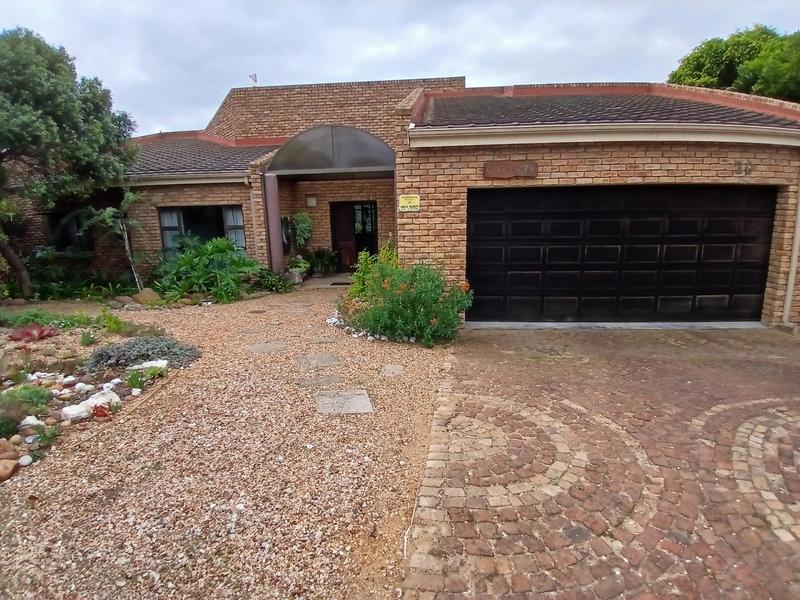 3 Bedroom Property for Sale in Stilbaai Wes Western Cape